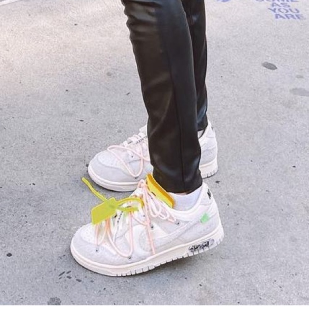 OFF WHITE NIKE DUNKS
